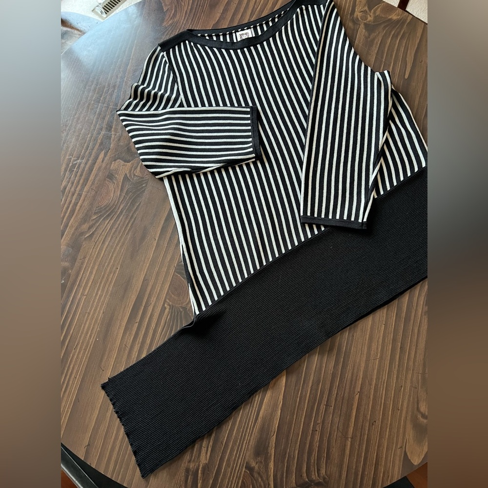 Anne Klein Sweater Black & Ivory Stripe EUC Sz M Crewneck 3/4 Slv Asymmetrical - Picture 7 of 11